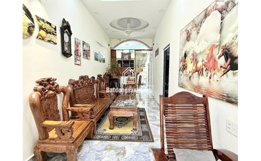 Nhà Nở hậu HXH 130m2, tặng GPXD – Nguyên Hồng QV